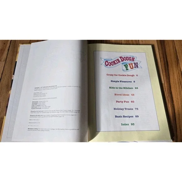 Cookie Dough Fun Cookbook Creative Cookies Using Refrigerated Dough Kids Cooking - Picture 3 of 3